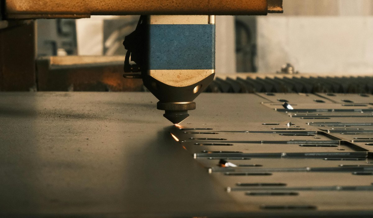 Cómo Funciona un Cortador Láser: Guía Técnica Completa